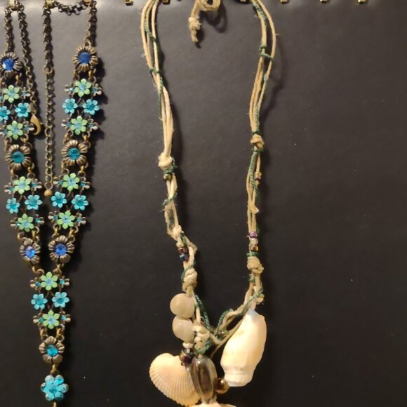 3 Vintage Necklaces - Shells Blue Crystals Bronze Medallion - Picture 5 of 9